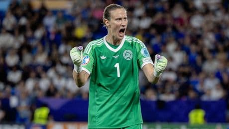 England wollte sie einbürgern ++ Im Finale gegen ihre Verlobte? - Das ist unsere Torhüter-Heldin Berger