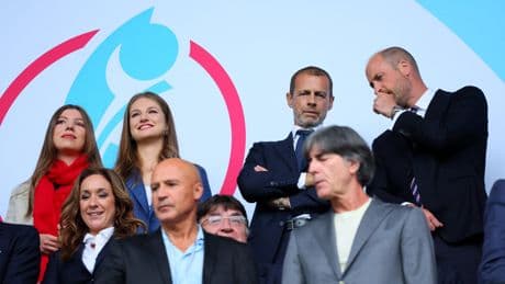 La princesa Leonor y la infanta Sofía, junto a Guillermo de Inglaterra, apoyan a las selecciones en la final de la Eurocopa femenina