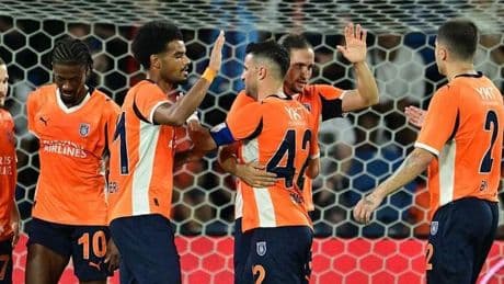 Başakşehir, güle oynaya turladı