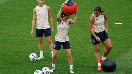 Aitana Bonmatí e Irene Paredes se unen a la fiesta de España en la Eurocopa