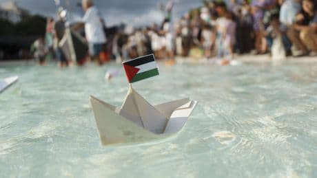 La flotilla &quot;humanitaria&quot; de Thunberg y Colau regresa a Barcelona por el mal tiempo