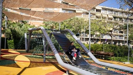 Barcelona ya despliega toldos en 70 puntos para paliar las altas temperaturas