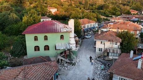 Urlaub stornieren wegen Erdbeben: Was Reisende dazu beachten müssen