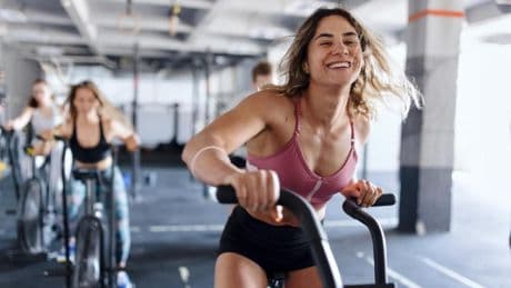 Retomar el deporte después del verano es difícil, pero no imposible: aquí te contamos la mejor manera de hacerlo