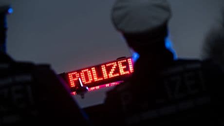 Stuttgart-Degerloch: Alkoholisiert und zu schnell? Sportwagenfahrer baut Unfall