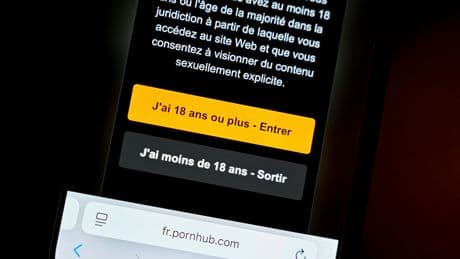 Pornographie : l’Arcom met en demeure cinq sites sans système de vérification de l’âge