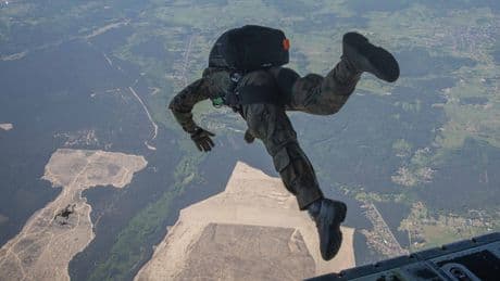 The Ukraine war is showing Polish paratroopers that light infantry skills still matter, general says