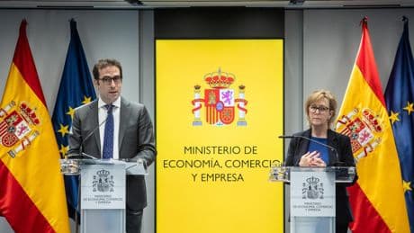 Bruselas amenaza al Gobierno con un expediente sancionador si obstaculiza o bloquea la opa del BBVA sobre Sabadell