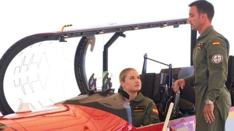 Letzte Etappe ihrer Militärausbildung: Prinzessin Leonor steigt ins Cockpit