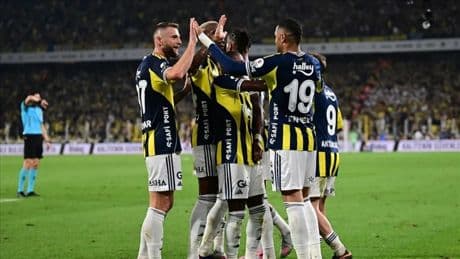 Fenerbahçe, Alanyaspor'u konuk ediyor! Hangi yıldızlar erteleme maçında yok?
