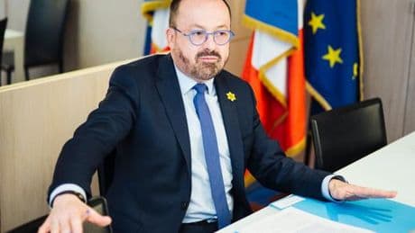 Déserts médicaux : les médecins vent debout contre la régulation à l’installation, le gouvernement temporise