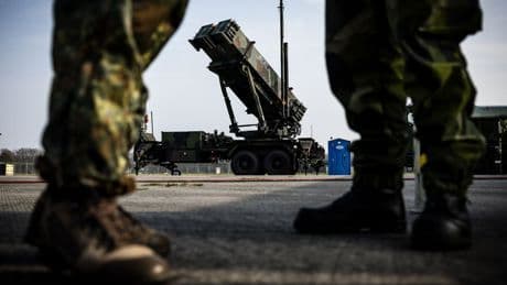 Nederland stuurt 300 militairen met Patriot-luchtafweersystemen naar Polen ter verdediging NAVO en Oekraïne