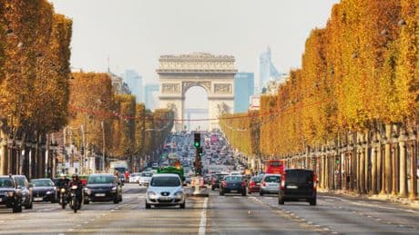 París copia el modelo español para reducir atascos y emisiones en su vía principal
