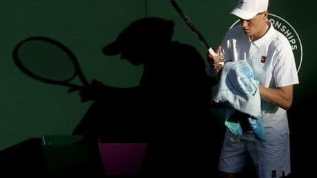 Sinner infortunato? Problema al gomito e medical time out contro Dimitrov negli ottavi di Wimbledon