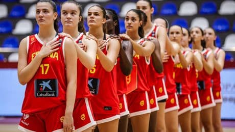 España arrolla a Eslovenia y accede a octavos de final invicta