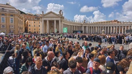 À Rome et devant le monde, le dernier hommage au pape François