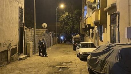 Polise ateş açtı! Saklandığı evde yakalandı