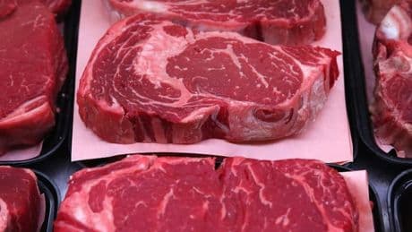 Pas d'objectif de "réduction" de la consommation de viande: juste avant le vote de confiance, Matignon bloque la Stratégie nationale pour l'alimentation
