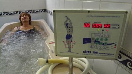 «Peut-on encore rembourser du confort ?»: la prise en charge des cures thermales en sursis face aux coupes budgétaires
