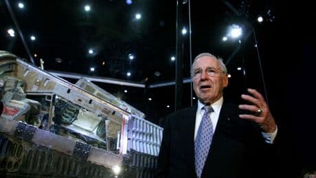 Muere a los 97 años el astronauta Jim Lovell, origen de "Houston, tenemos un problema"