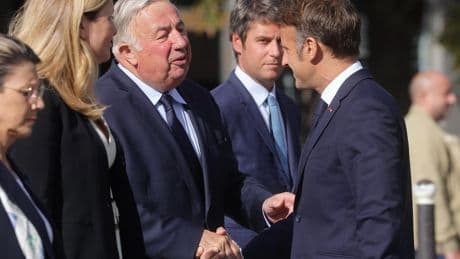 « Une fin de règne pénible » : la droite sénatoriale irritée par l’« interventionnisme » élyséen