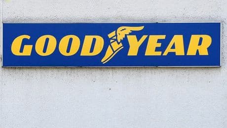 Éclatements de pneus en France: Goodyear convoqué en vue d'une éventuelle mise en examen
