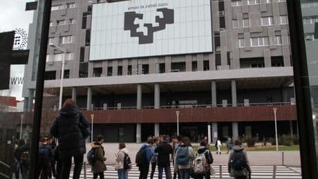 Salud ve «insuficientes» los motivos de la UPV/EHU para crear sólo 16 plazas de Medicina en euskera