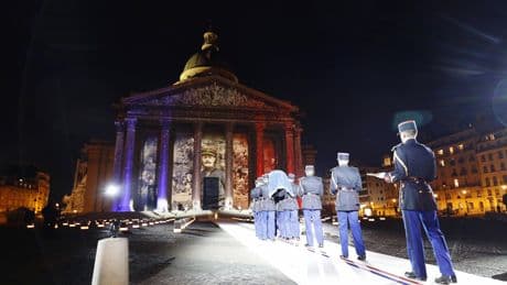«La devise du Panthéon proclame aux yeux de ceux qui savent lire la première place de la femme»