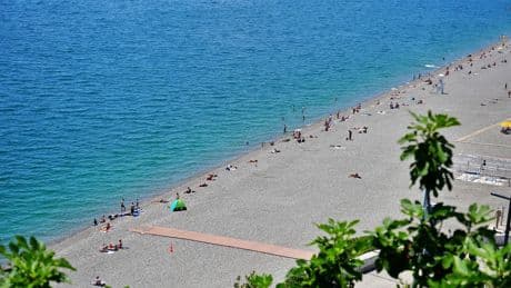 Antalya 28 dereceyi gördü, tatilciler denizin keyfini çıkardı