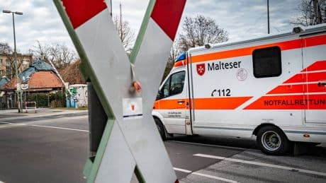 NRW: Güterzug erfasst Rollstuhlfahrer – tödlicher Unfall in Anrath