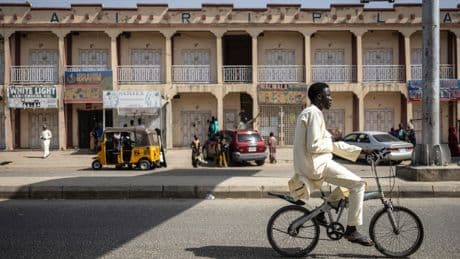 Au Nigeria, géant du pétrole, faire le plein d’essence devient un luxe à cause de la crise économique