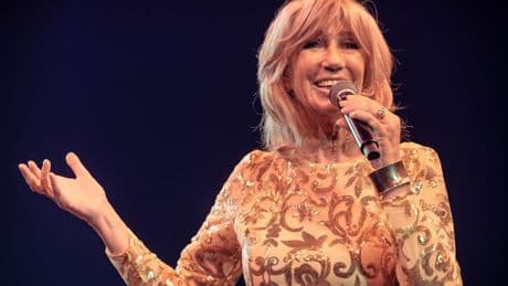 Bijna dertig jaar deed zangeres Maggie MacNeal de aftrap van Het Amsterdam Diner, nu hoeft ze niet meer te komen: ’Ik ben op een onfatsoenlijke manier afgedankt’