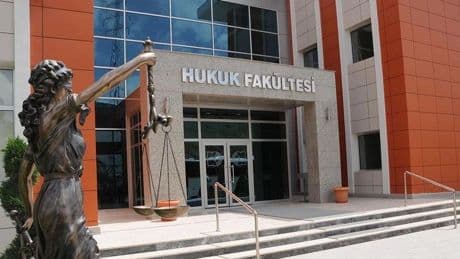 Adalet Bakanı Yılmaz Tunç hukuk fakültelerine girişte yeni şartı açıkladı