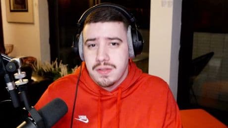 "Je ne changerai rien": agressé à son domicile, le youtubeur d'investigation Punisher se confie sur son avenir