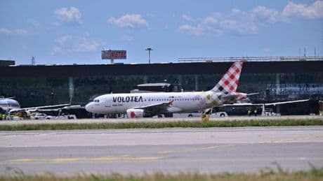 Orio al Serio, cosa non torna: le falle nella sicurezza e i dubbi sul legame con uno dei passeggeri dell'aereo