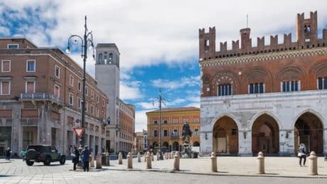 Plasencia, la bonita y elegante ciudad donde nació el diseñador Giorgio Armani