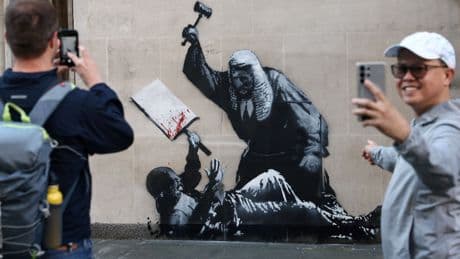 Londra Adliyesi’ndeki Banksy duvar resmi silindi