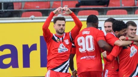 3:1-Sieg gegen BSG Chemie - Hallescher FC macht Druck auf Lok Leipzig