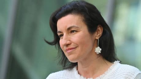 In Hingucker-Kleid: Neu-Ministerin Doro Bär teilt seltenes Foto mit Ehemann