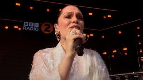 Jessie J's emotional message as she makes stage return after cancer treatment