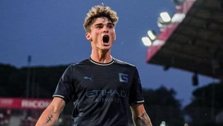 Joel Roca vuelve a Girona dejando este auténtico golazo