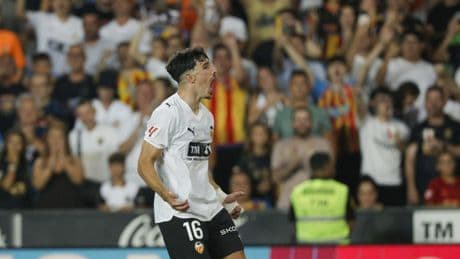 Diego López marca el primer gol de la temporada para el Valencia
