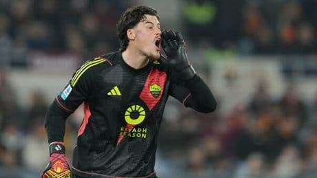 Svilar rinnova con la Roma: 4 milioni di euro a stagione fino al 2030. E intanto il club presenta le nuove maglie