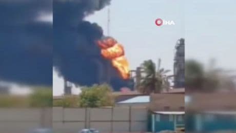 Petrol ülkesinde korkutan yangın: Gökyüzü siyah dumanlarla kaplandı