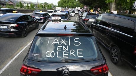 Paris, Pau, Bastia... Des milliers de taxis en colère contre les nouvelles règles du transport sanitaire