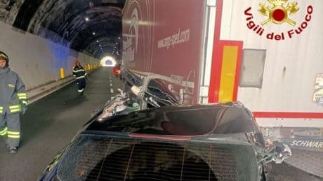 A10, auto finisce sotto a un camion tra Arma di Taggia e Sanremo: un ferito | Foto