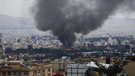 Israel aplica su manual de guerra en Irán: descabezar la cúpula, desplazar a los civiles y bombardear sin pausa