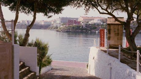 Menorca, la isla que se está convirtiendo en un destino mundial de los coleccionistas de arte