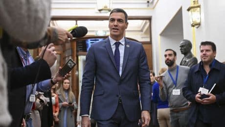 Sesión de control al Gobierno, en directo | El Congreso acoge un pleno marcado por los problemas ferroviarios, el apagón y los mensajes entre Sánchez y Ábalos