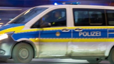 Berlin Fußballfans prügeln Polizist bei Regionalliga Spiel bewusstlos